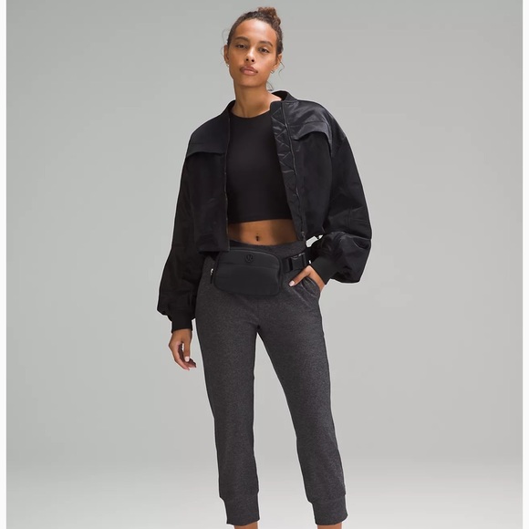 Lululemon Everywhere Belt Bag 1L *Wunder Puff in Black - Picture 7 of 13